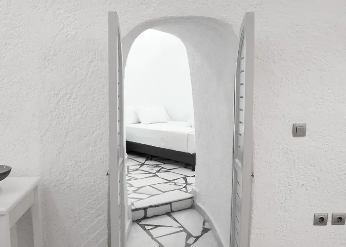 White Haven Cave Villa * Mesaria